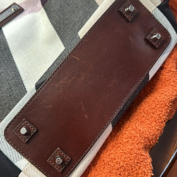 Last Price drop!!Burberry Shoulder Tote bag. - Picture 3 of 13